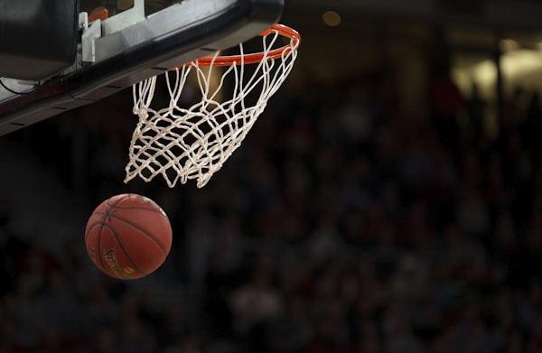 2026年NBA总决赛第七场，洛杉矶湖人队主场迎战波士顿凯尔特人队的篮球比赛画面